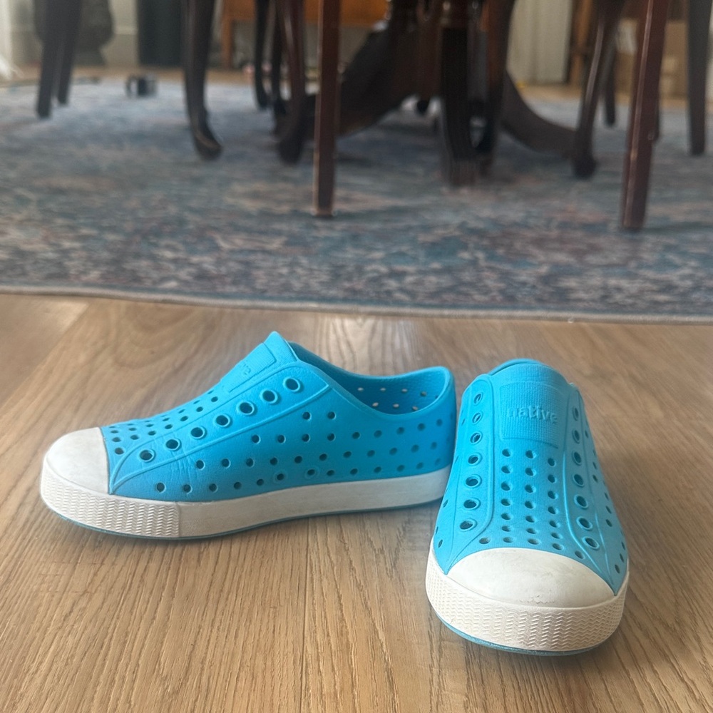 Native Kids Aqua Blue Slip-On Sneakers